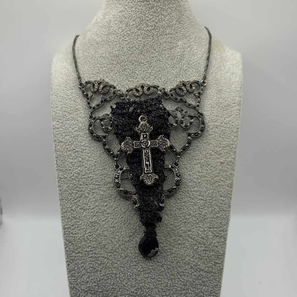 Vintage Guess Black Filigree Cross Medieval Style Chainmail Necklace 12-15”